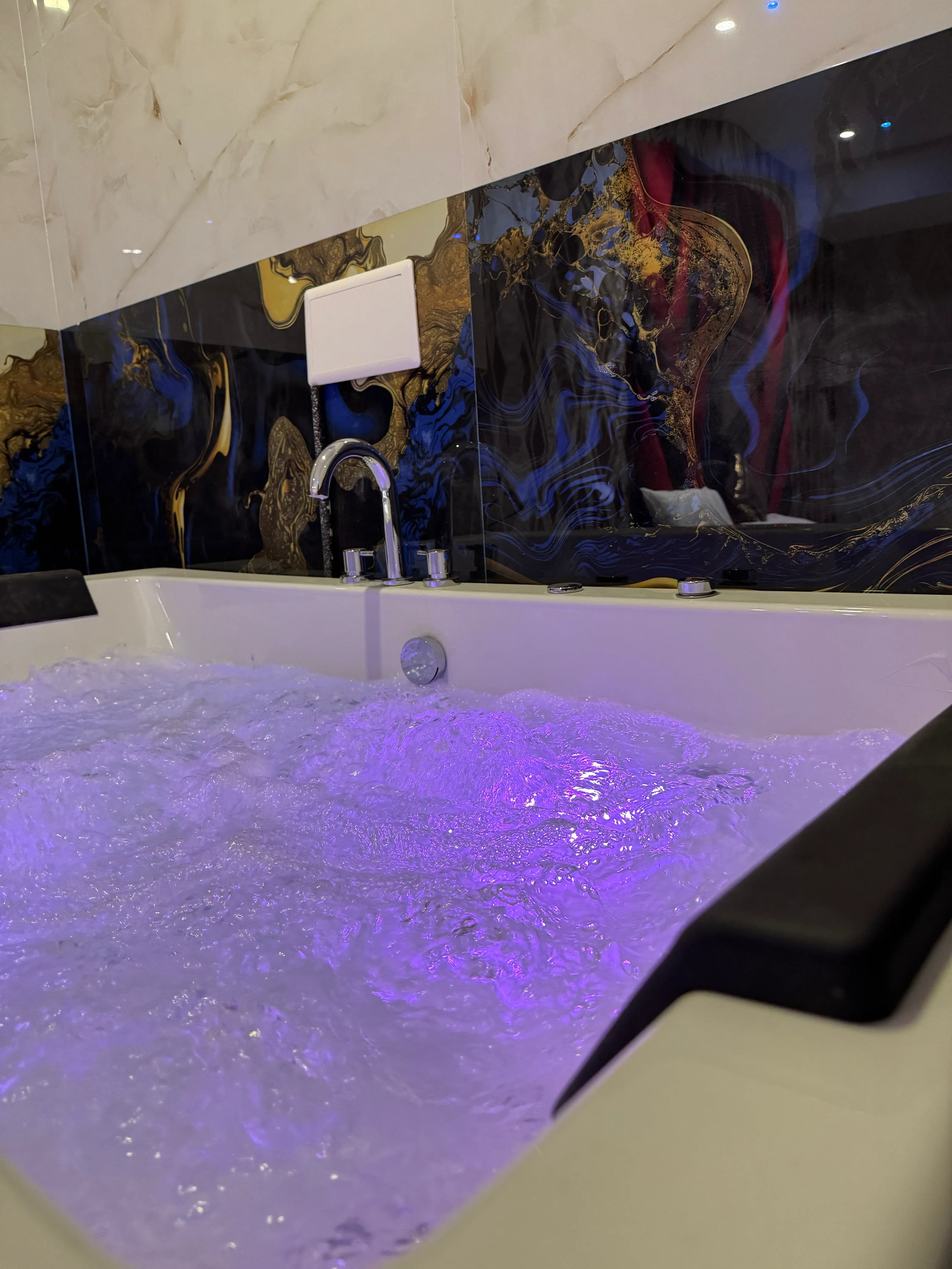 Jacuzzi Suite — Purple Glow